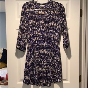 Patterned dress, with v neck